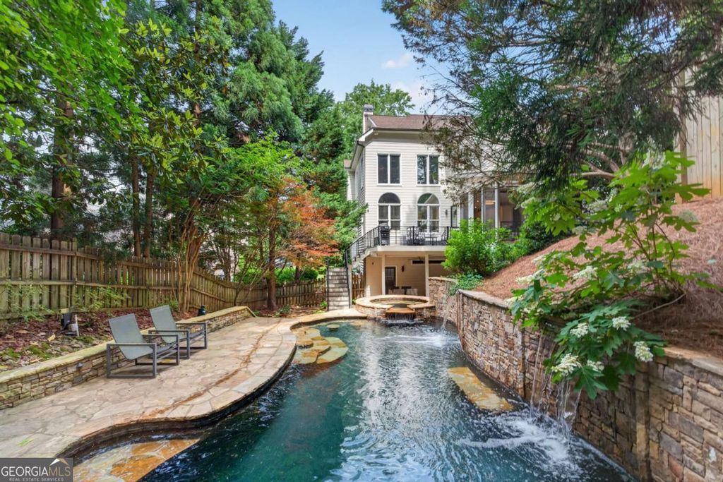 Photo of 800 Lake Summit Drive, Atlanta, GA 30342 (MLS # 10775582)