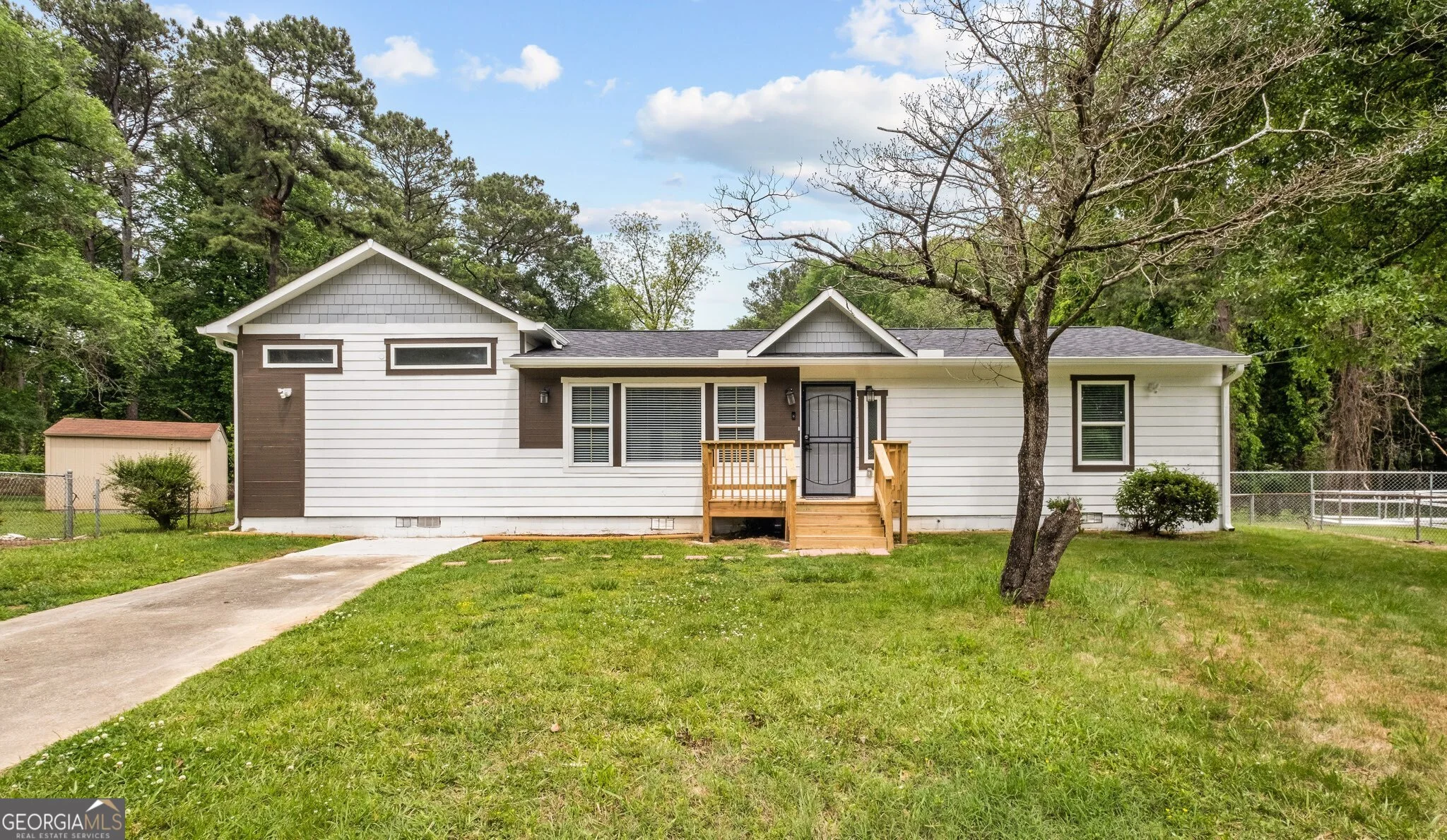 1041 Stonewall Drive SE