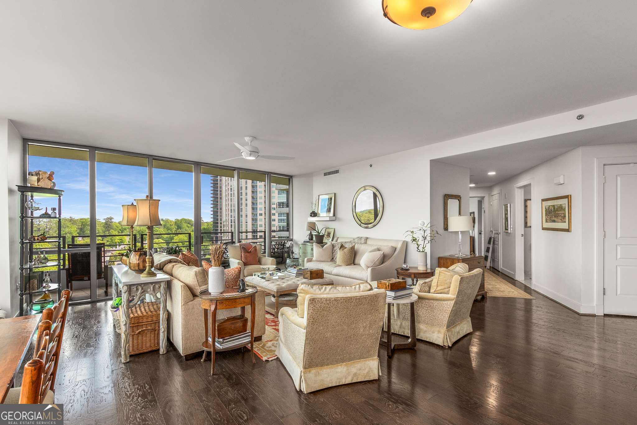 700 Park Regency PL NE 1407