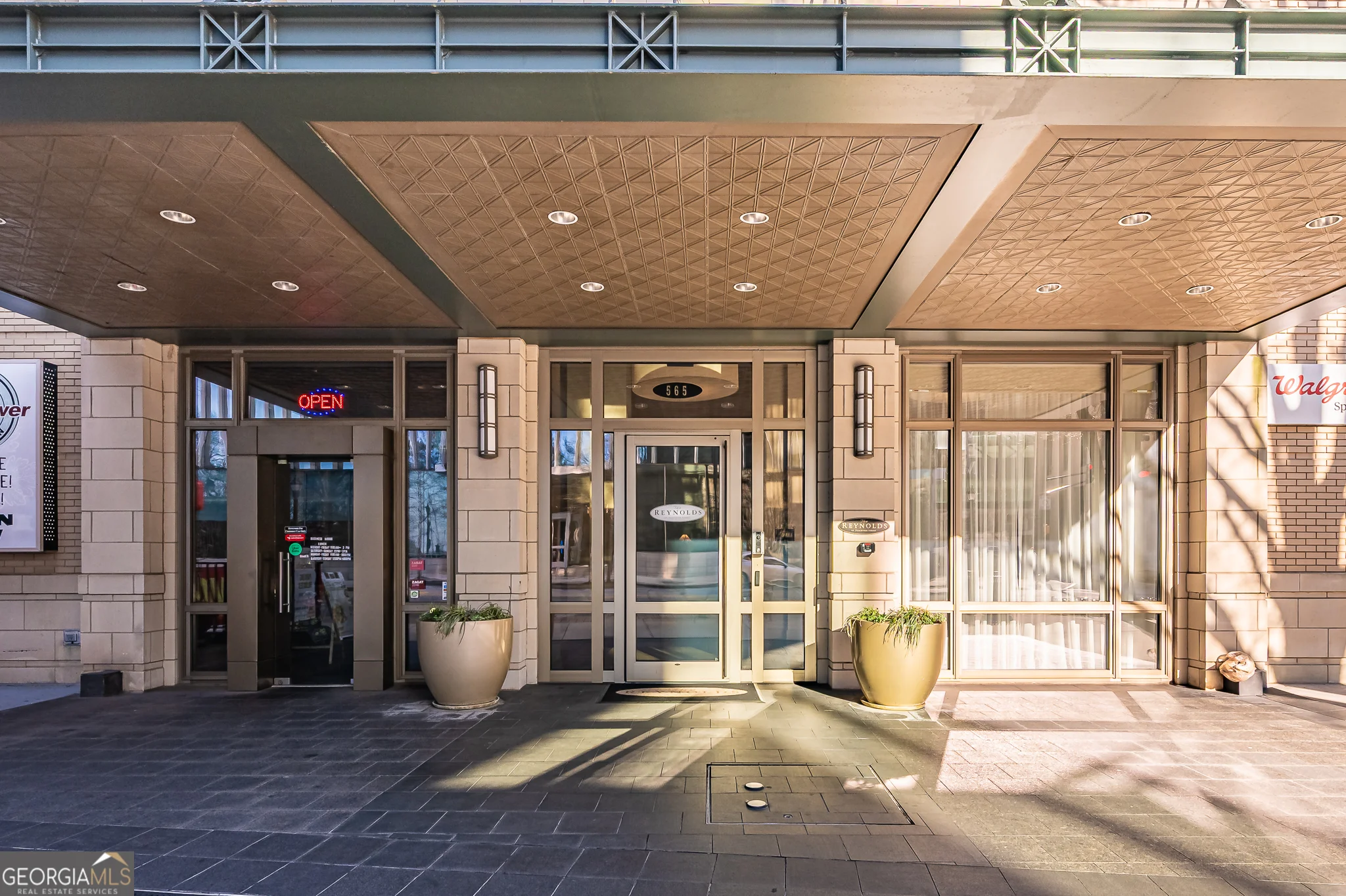 565 Peachtree Street NE Unit 1011