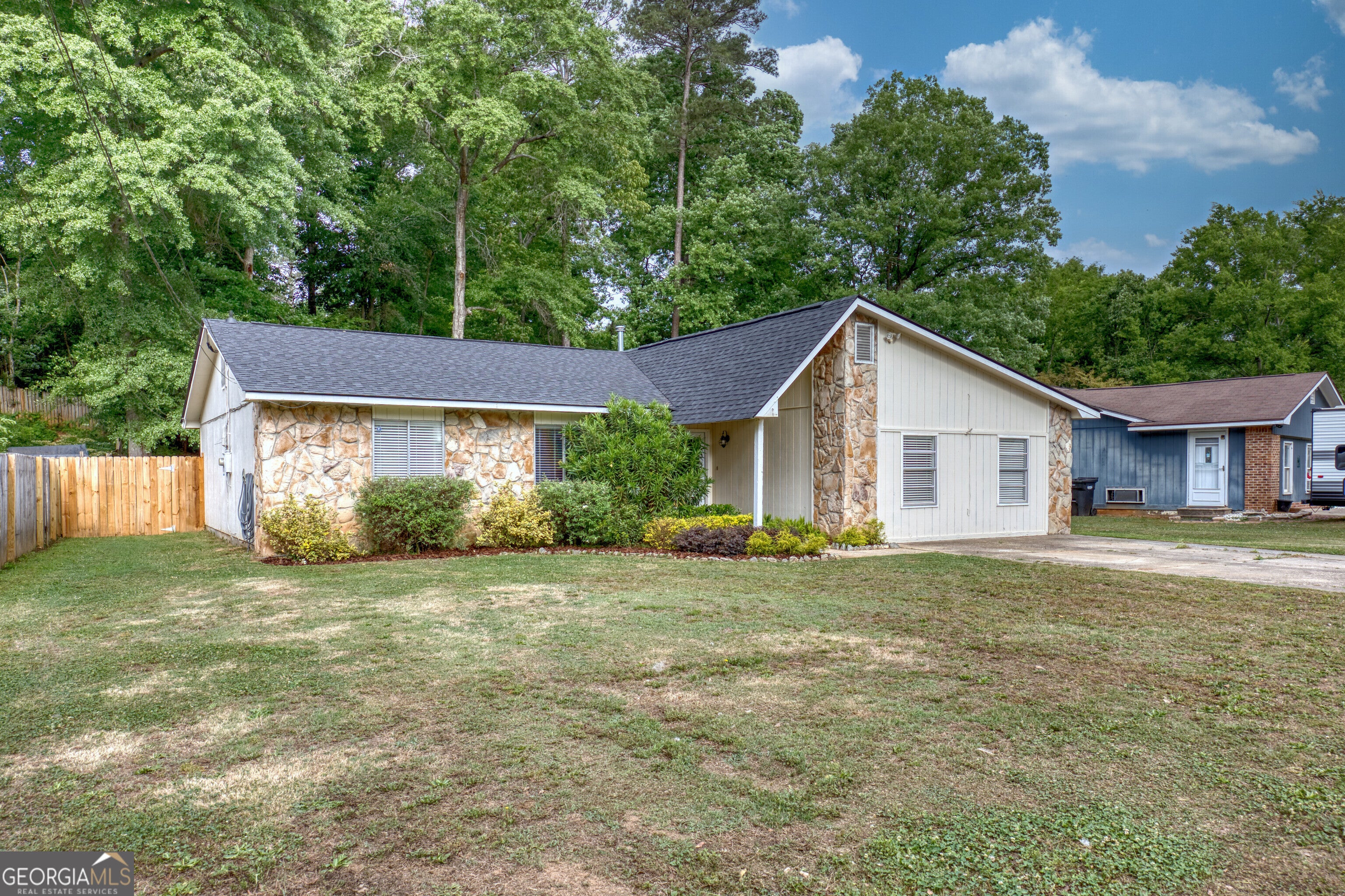 6517 Charter Oaks CIR