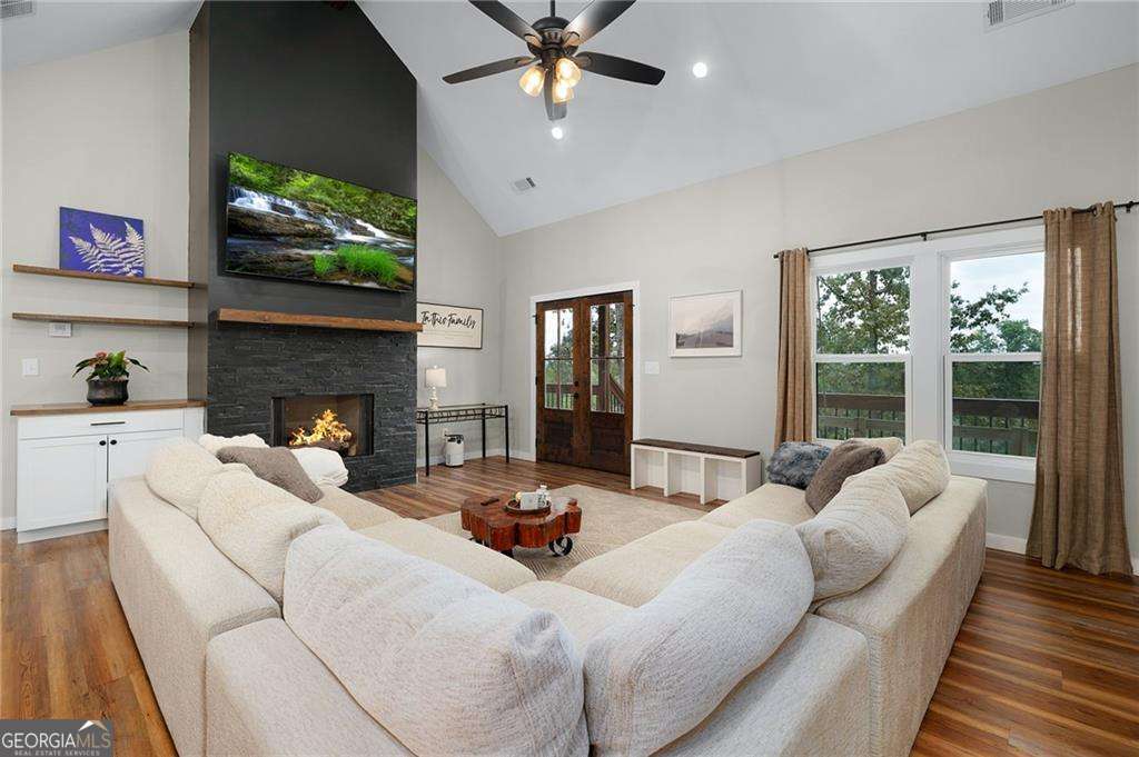 205 Laurel DR NE