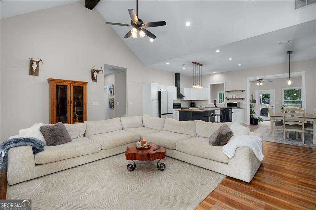 205 Laurel DR NE