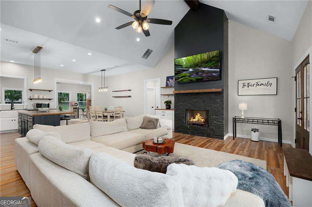 205 Laurel DR NE
