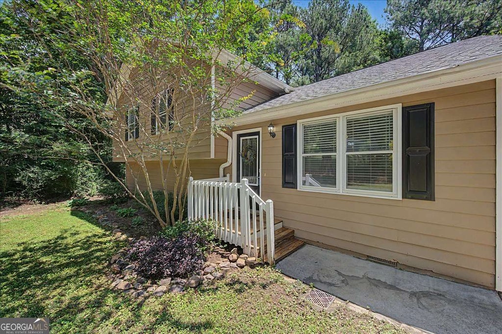 Photo of 558 NE Peeples Valley Road, Cartersville, GA 30121 (MLS # 10827021)