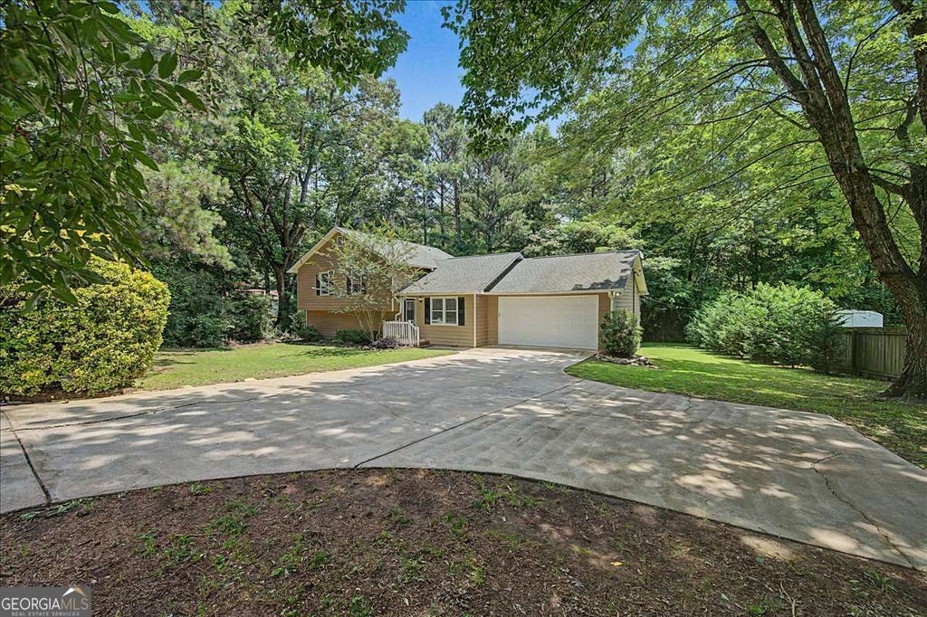 Photo of 558 NE Peeples Valley Road, Cartersville, GA 30121 (MLS # 10827021)