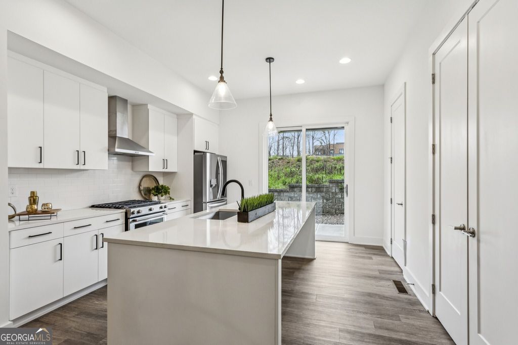 Photo of 1261 Chelsea Circle NW, Atlanta, GA 30318 (MLS # 10708595)