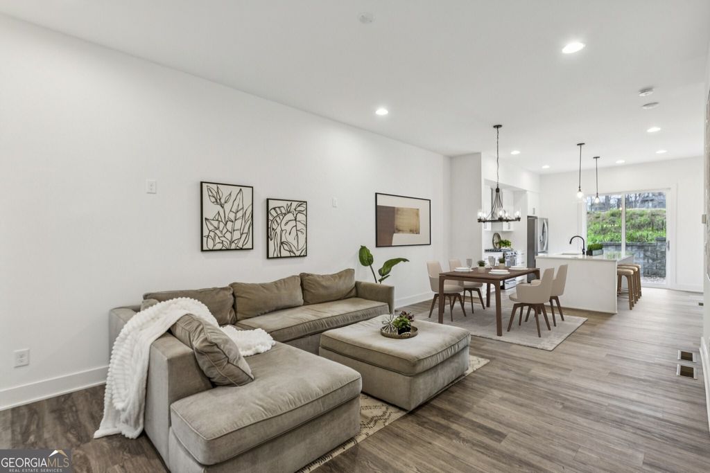 Photo of 1261 Chelsea Circle NW, Atlanta, GA 30318 (MLS # 10708595)