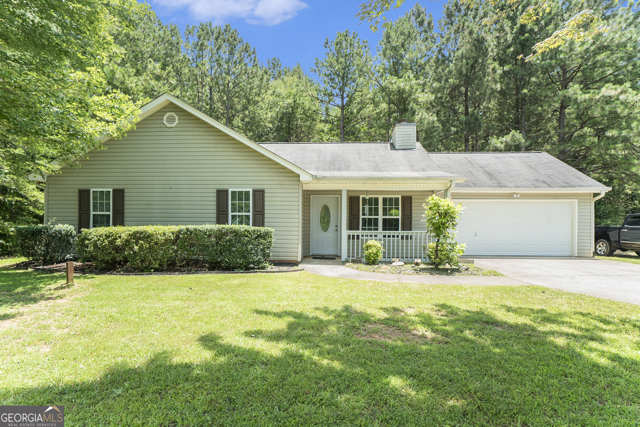 Just reduced! Great ranch in a fantastic location. Less than 1 mile to Jaemor Farms. Perfect starter home or rental. No HOA. Large lot. Don't miss your chance on this one!