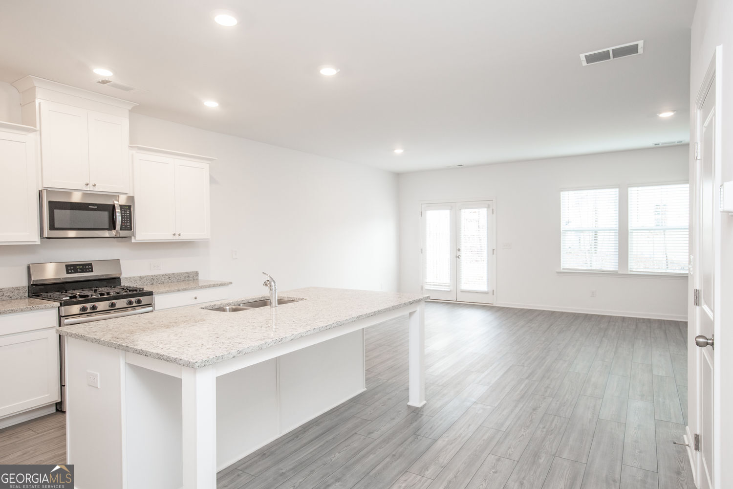 1092 Edwin LN