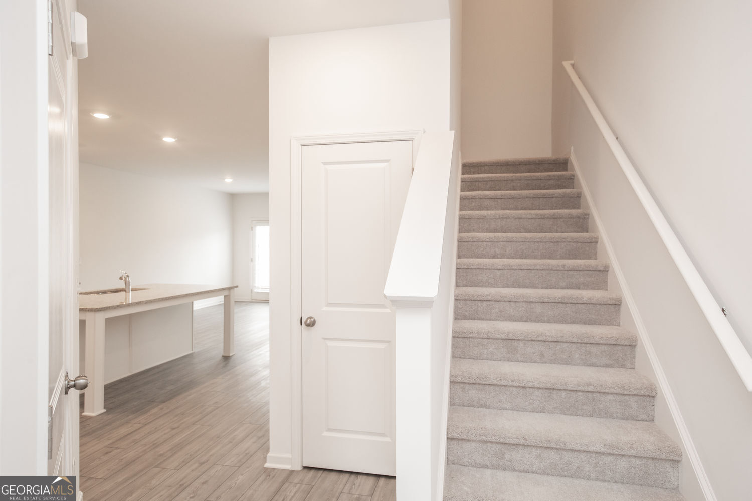 1092 Edwin LN
