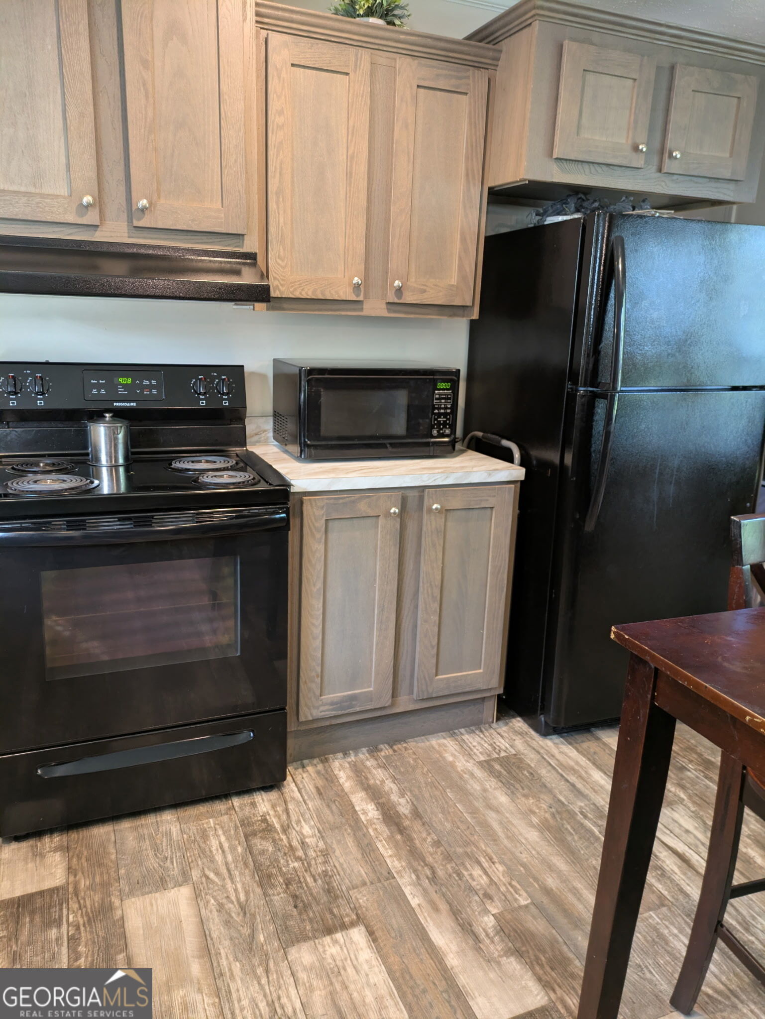 255 Greenview CIR