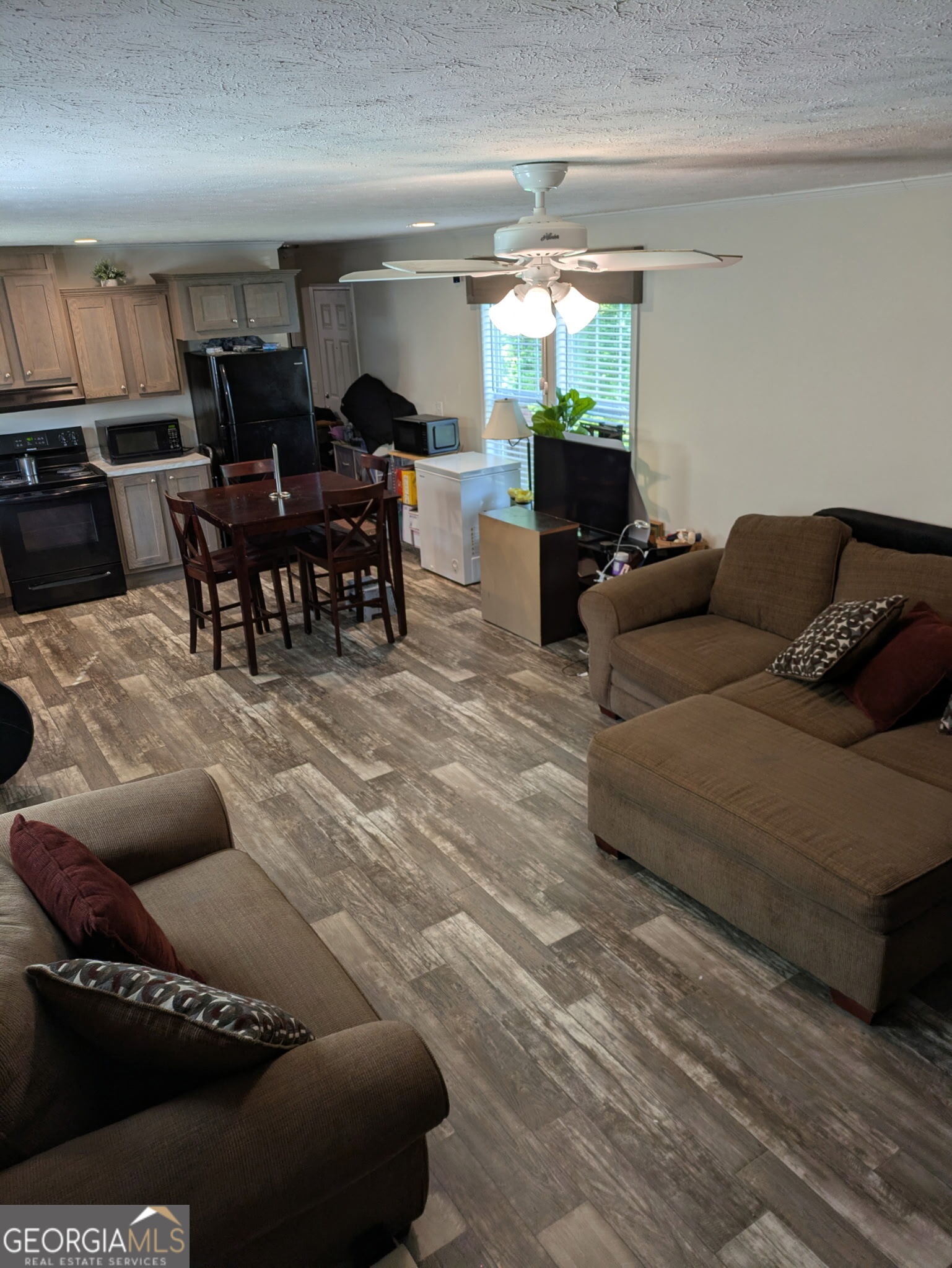 255 Greenview CIR