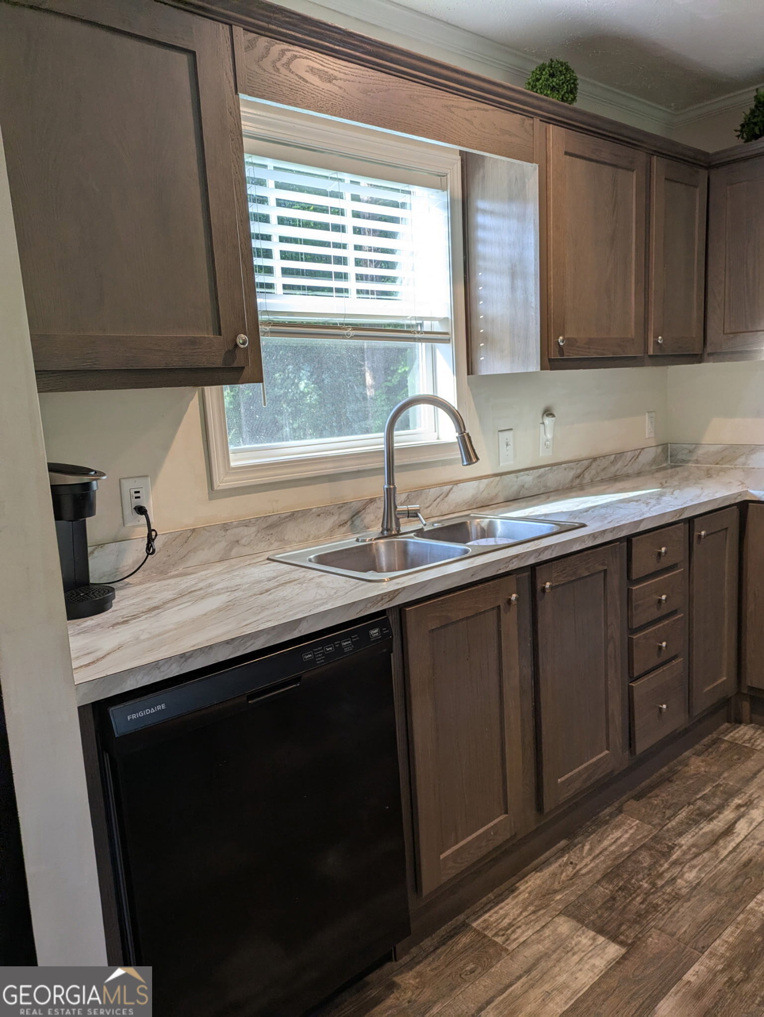 255 Greenview CIR