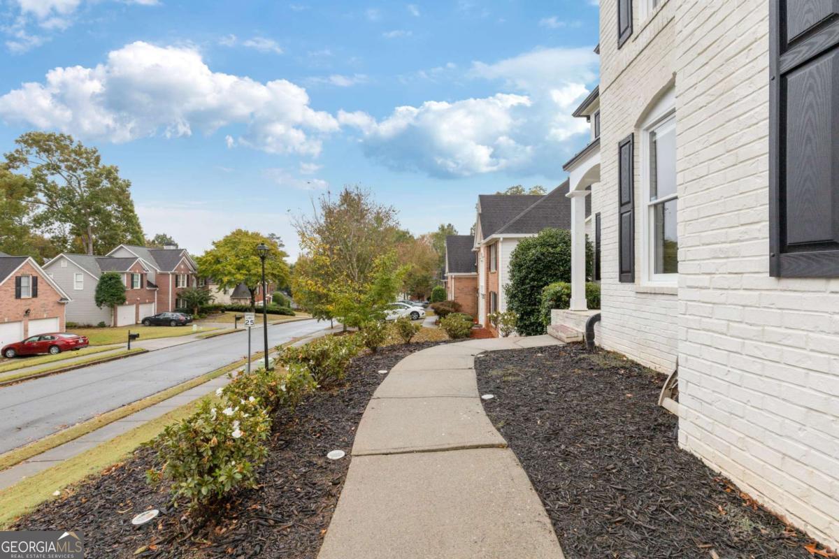 4290 CANTERBURY WALK DR