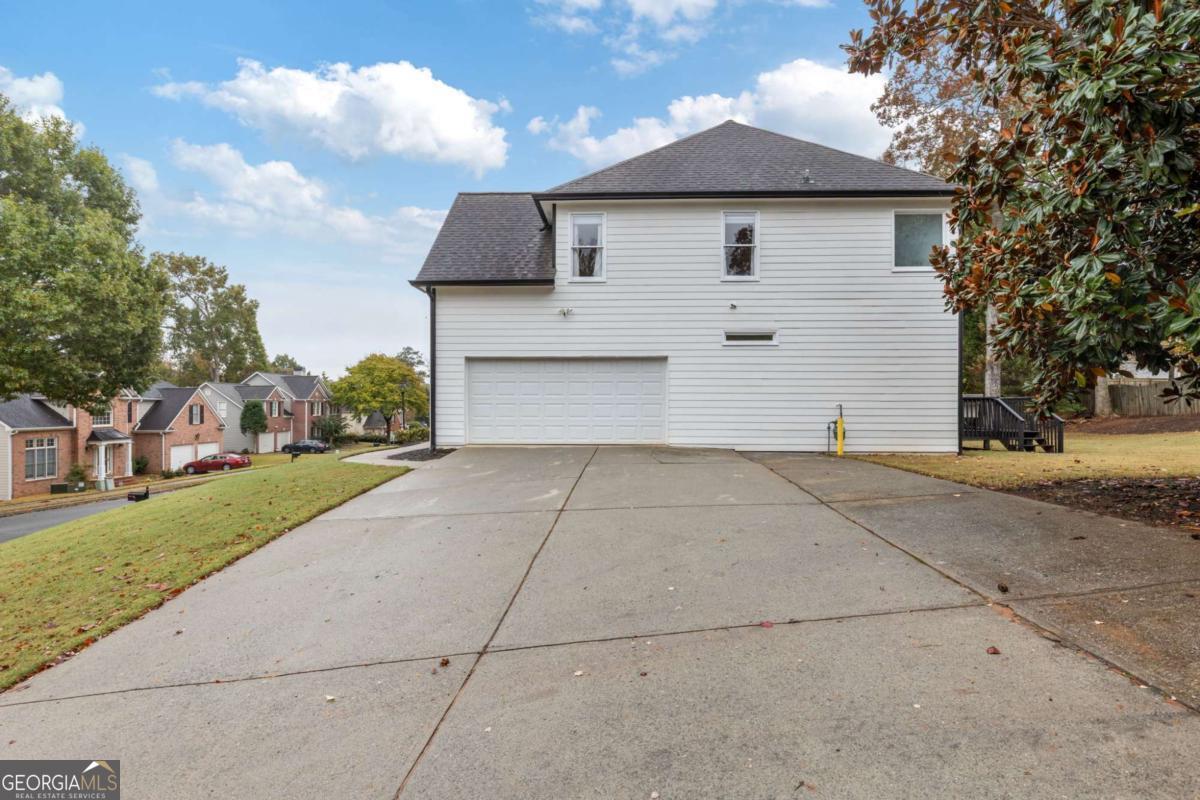 4290 CANTERBURY WALK DR