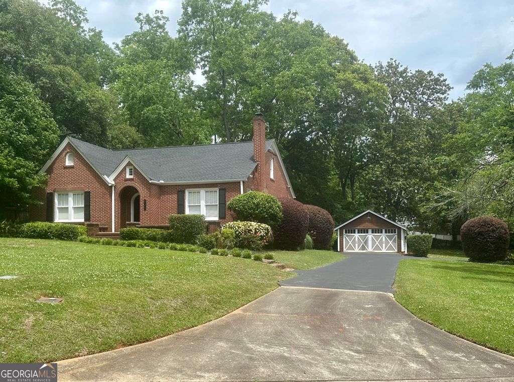 Photo of 704 Woodland Dr, Griffin, GA 30224 (MLS # 10769496)