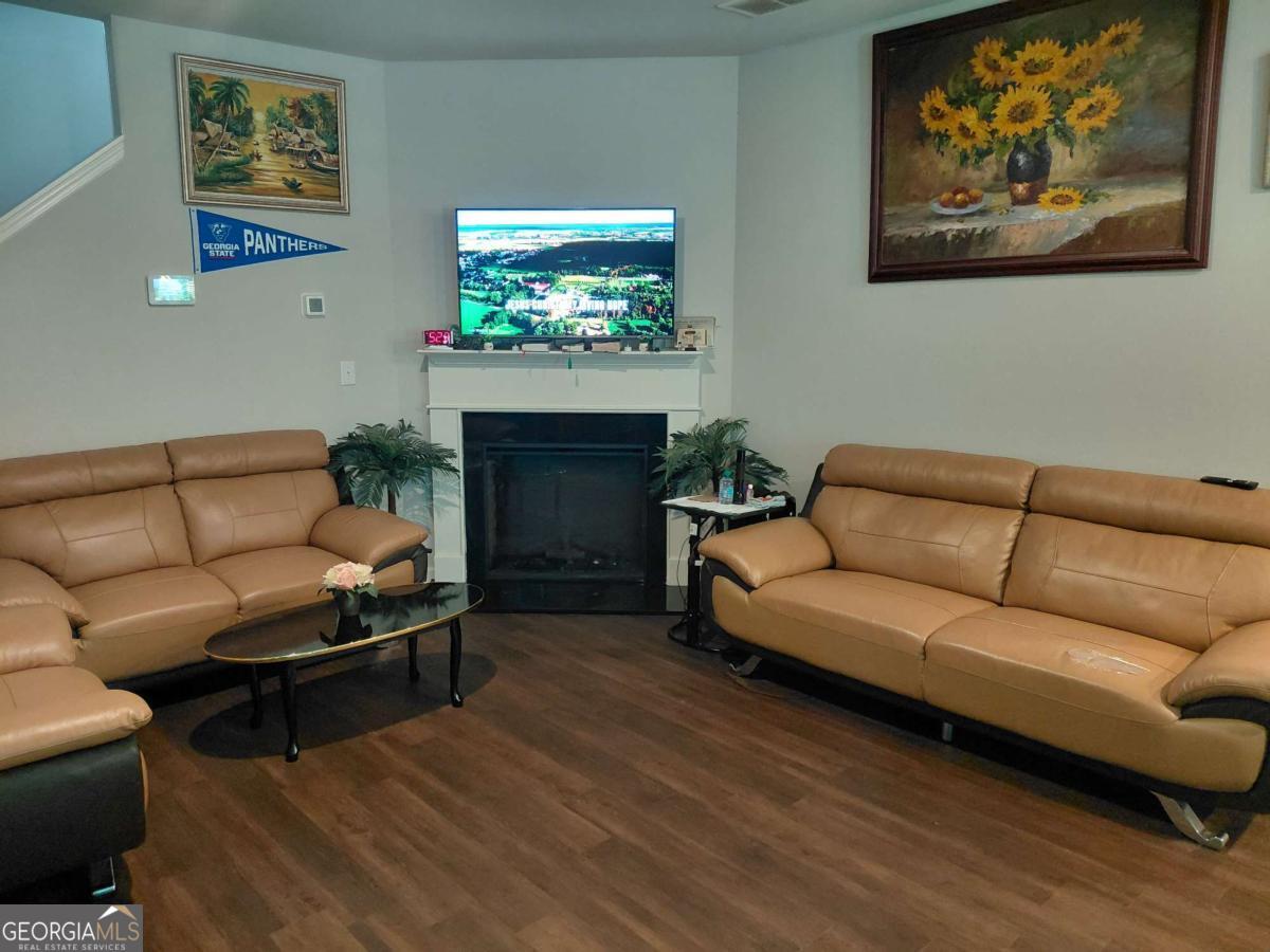 1945 Labonte PKWY 42