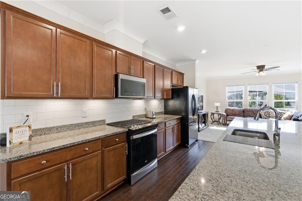 1049 Caruso DR