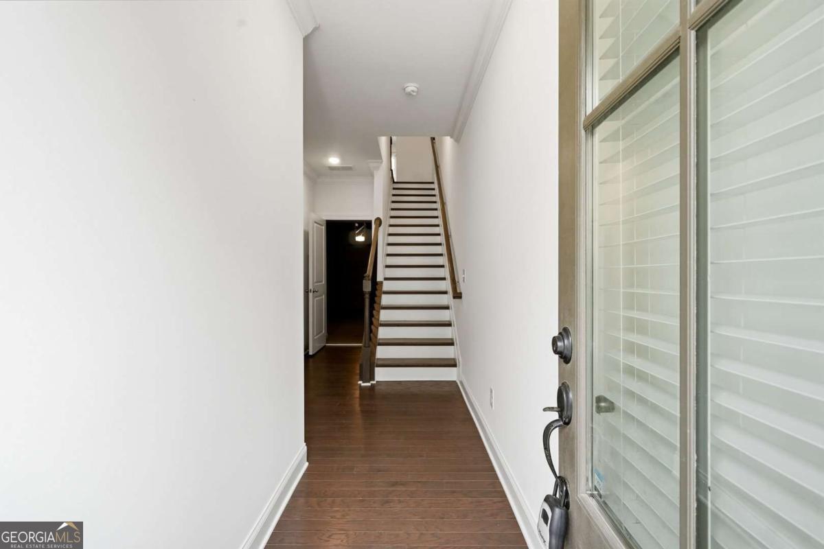 2438 Figaro DR