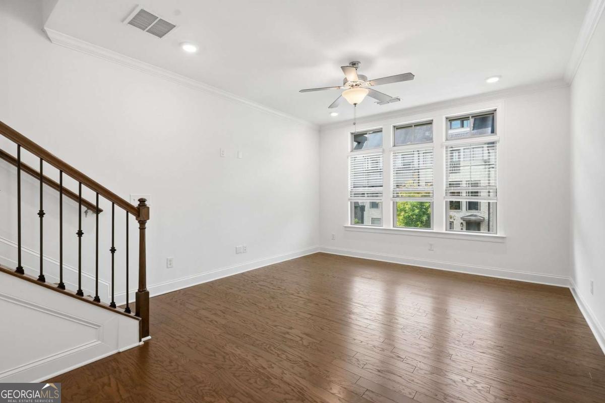 2438 Figaro DR