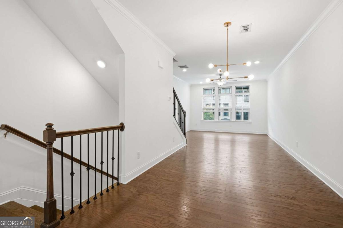 2438 Figaro DR