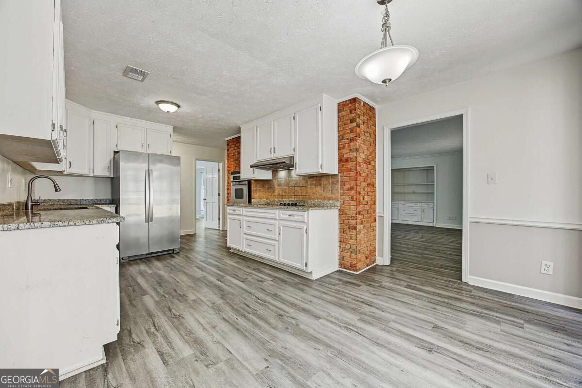 875 Hickory Oak HOLW