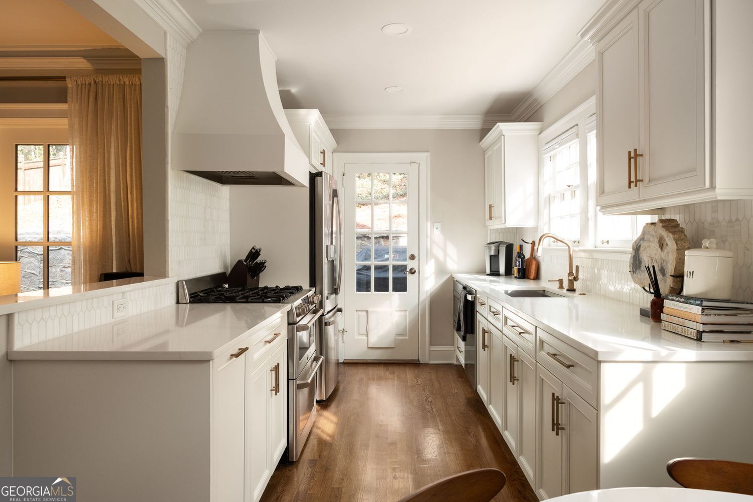 2002 McLendon AVE NE