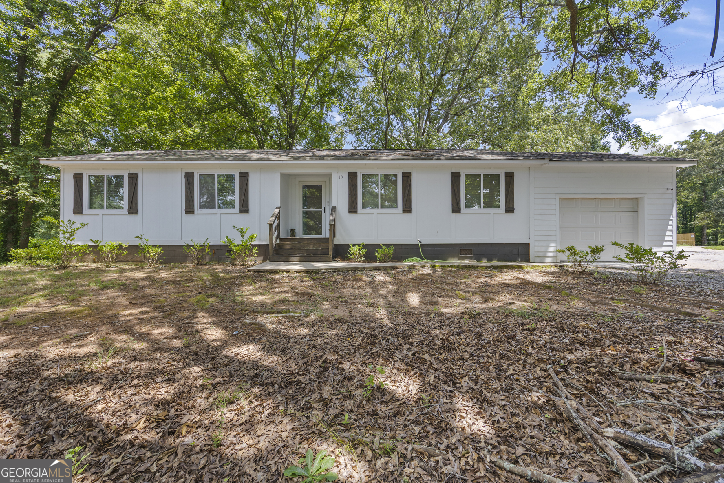 "This beautifully upgraded traditional style home features an open floor plan with a bonus room with private entrance to the backyard. The oversized kitchen features a breakfast area with views to the family room, and hardwood floors throughout the entire home. tons of upgrades. MUST SEE!!! This home is perfect for families.