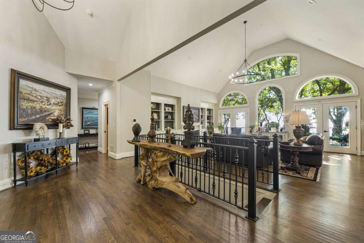 912 Mcelroy Mountain DR