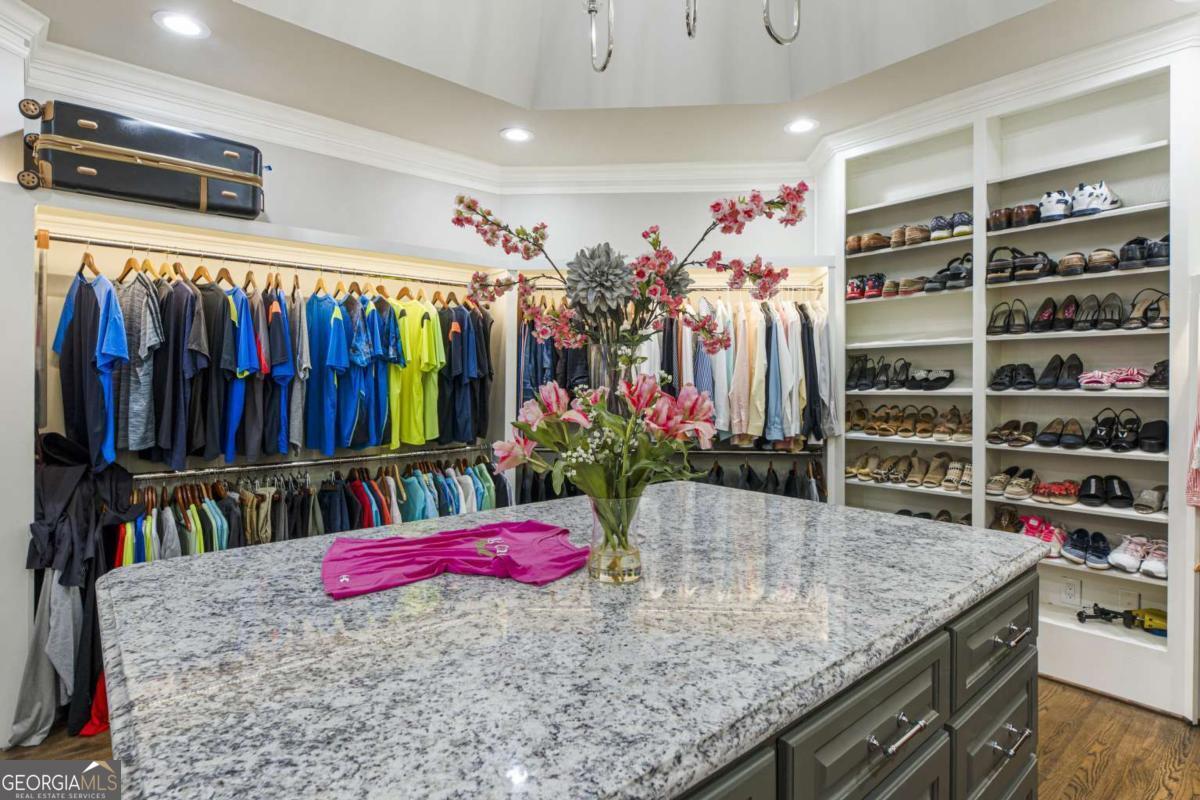 912 Mcelroy Mountain DR