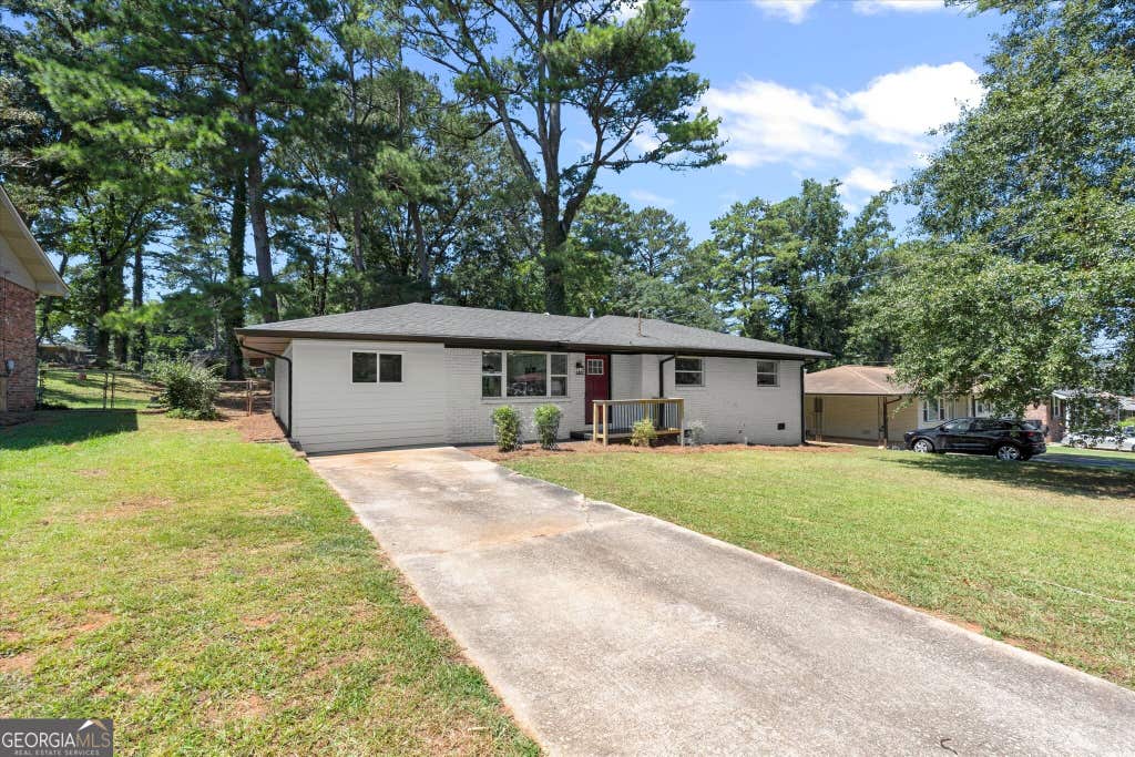 Photo of 1933 Glen Echo Drive, Decatur, GA 30032 (MLS # 10832911)