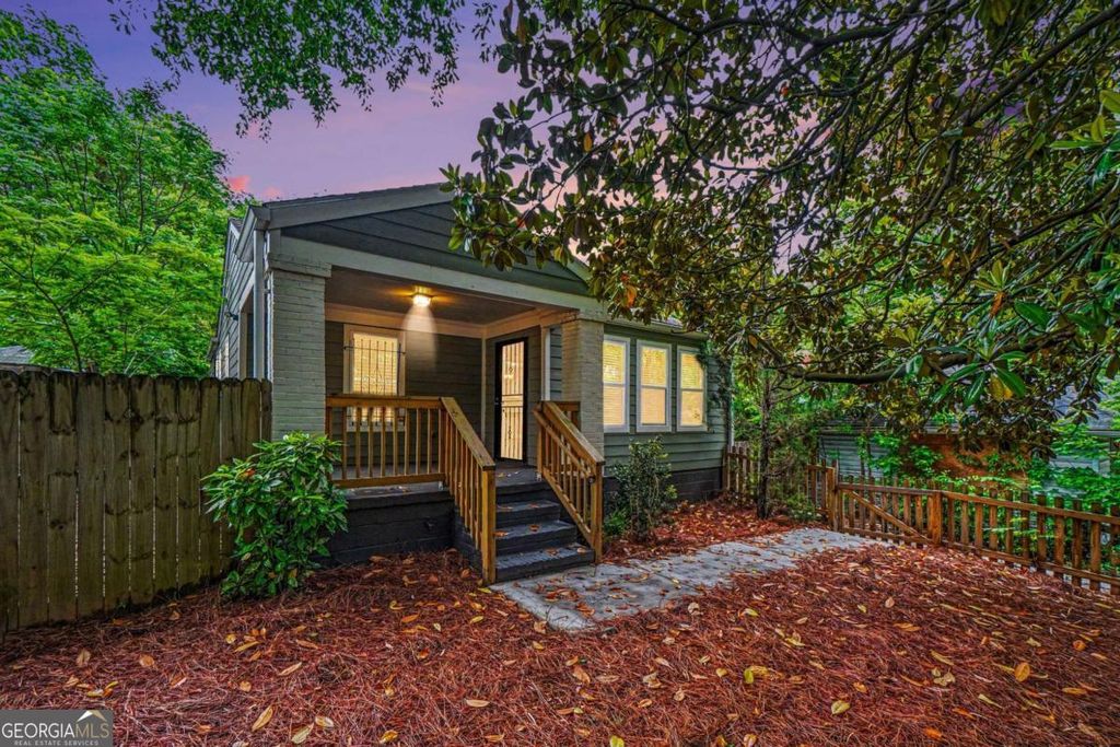 Photo of 293 Griffin Street NW, Atlanta, GA 30314 (MLS # 10760646)