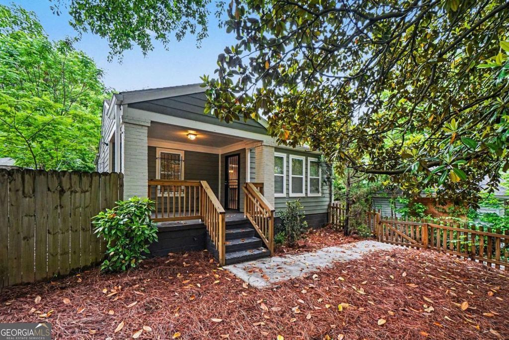 Photo of 293 Griffin Street NW, Atlanta, GA 30314 (MLS # 10760646)
