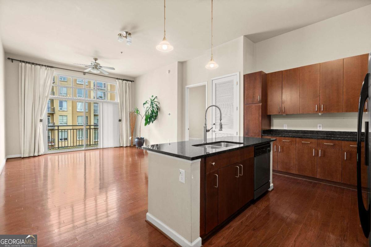 711 Cosmopolitan DR NE 442