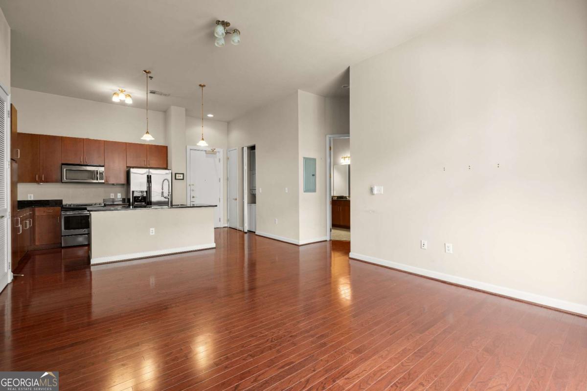 711 Cosmopolitan DR NE 442