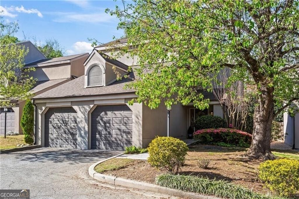 Photo of 2914 Lenox Road NE #18, Atlanta, GA 30324 (MLS # 10718853)