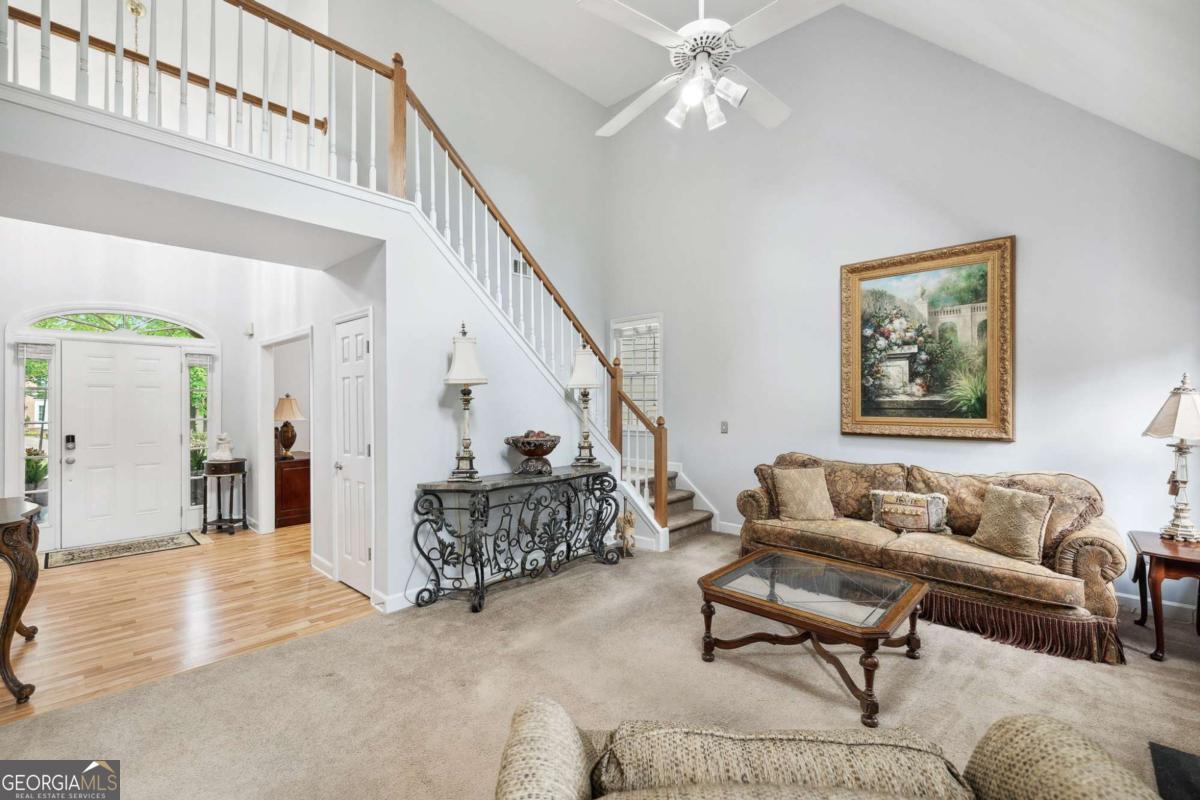 908 Lance CIR