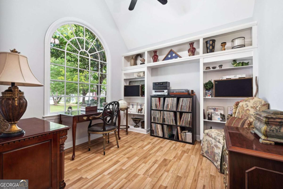 908 Lance CIR
