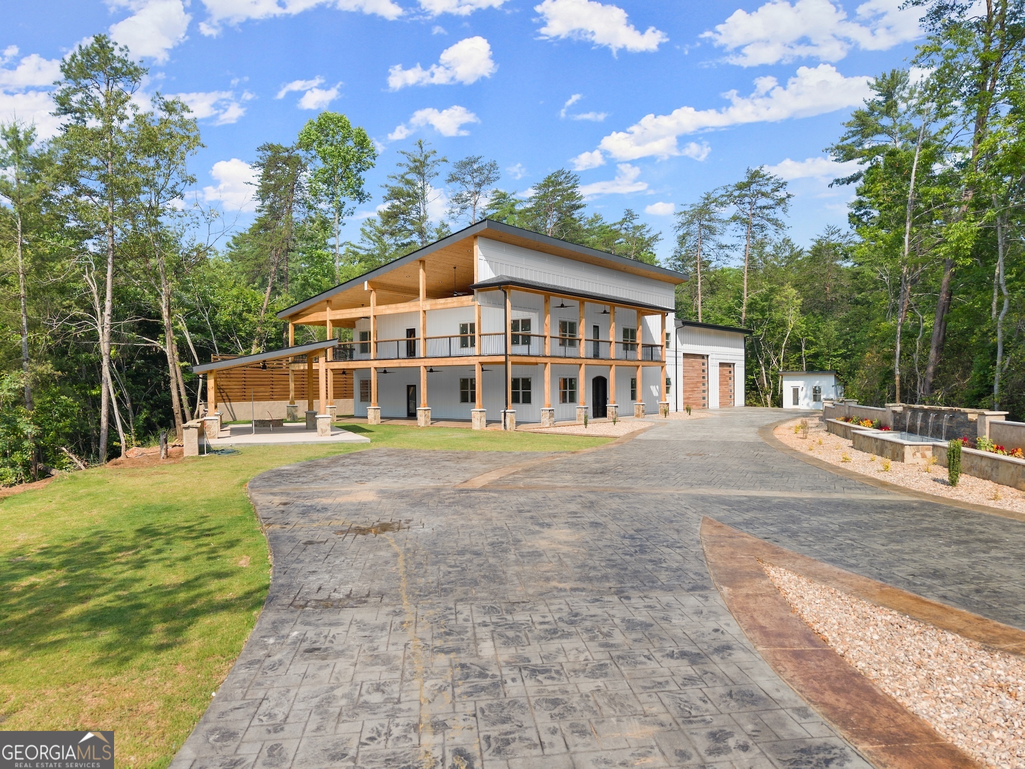 300 Mountain Ridge DR