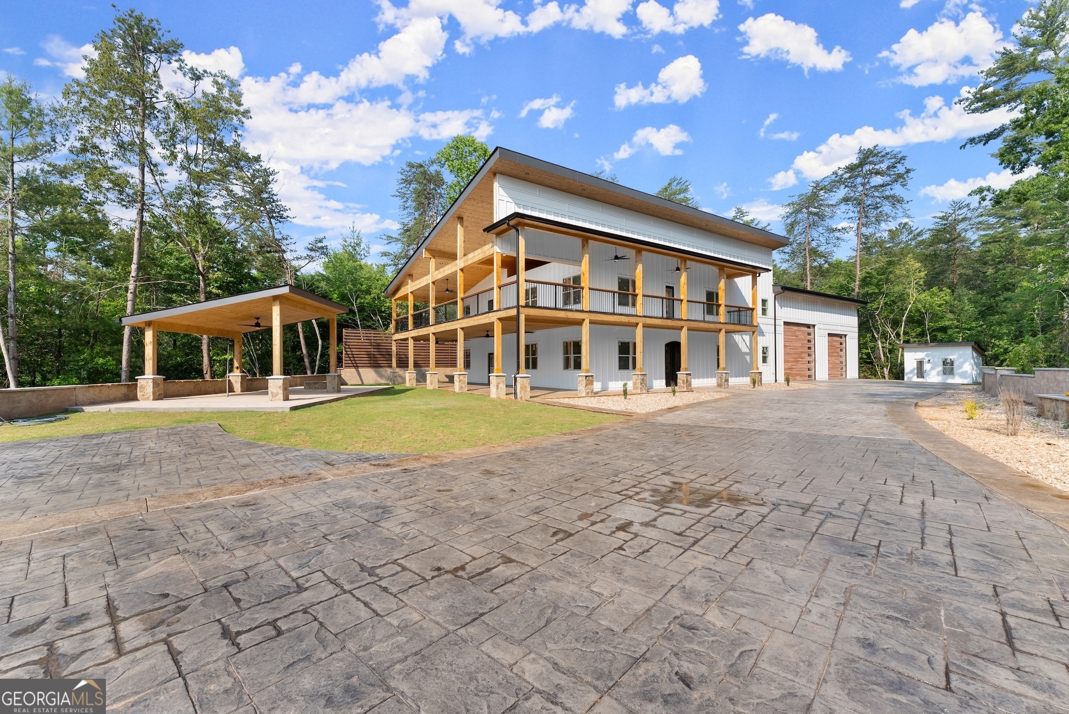 300 Mountain Ridge DR