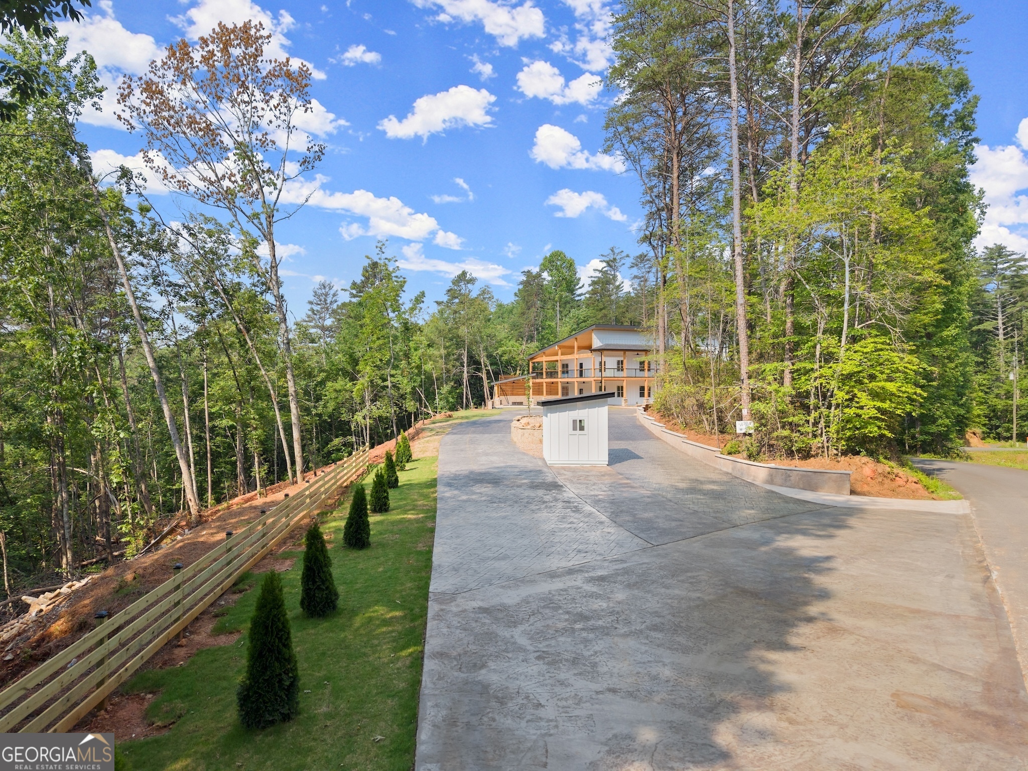 300 Mountain Ridge DR