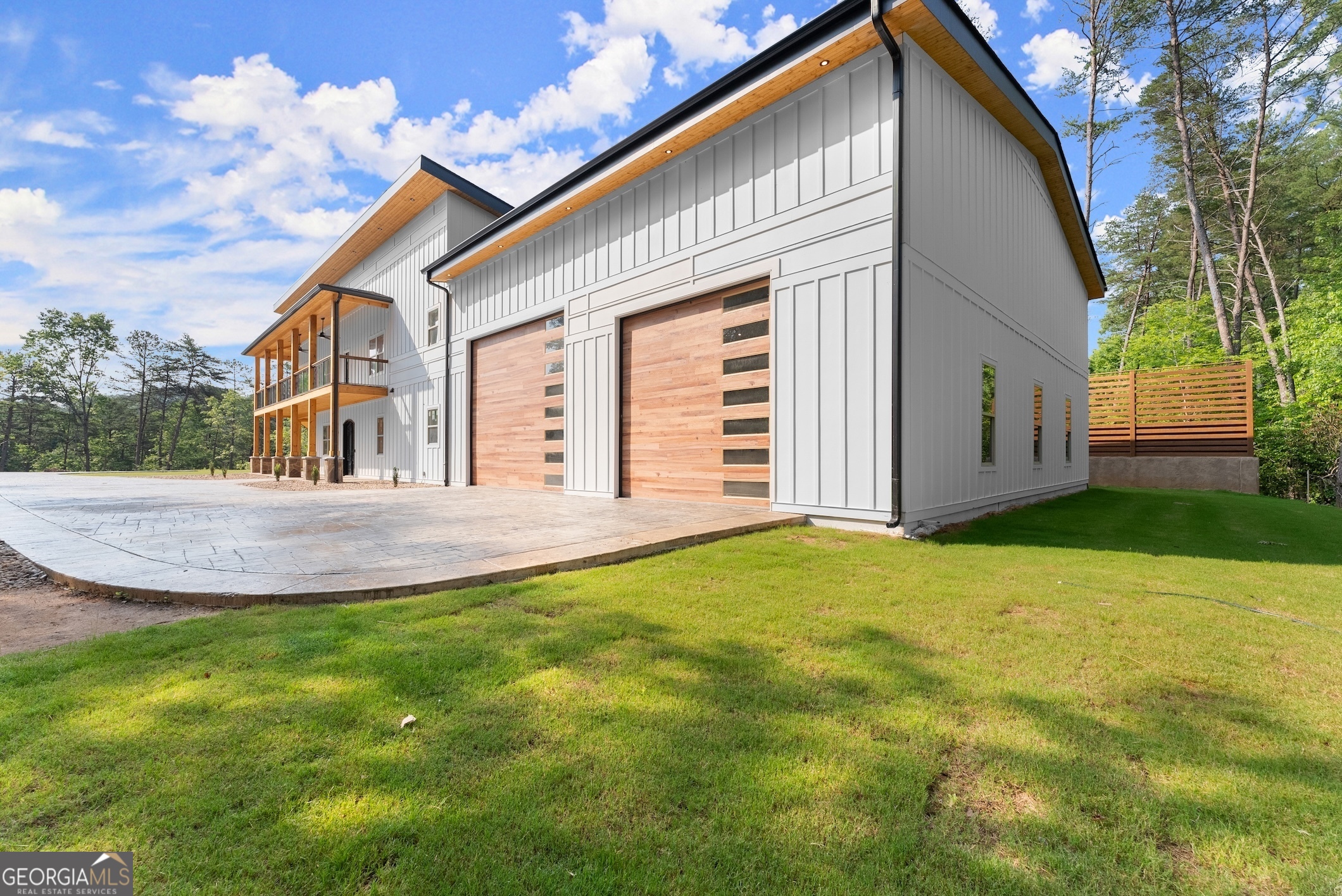 300 Mountain Ridge DR