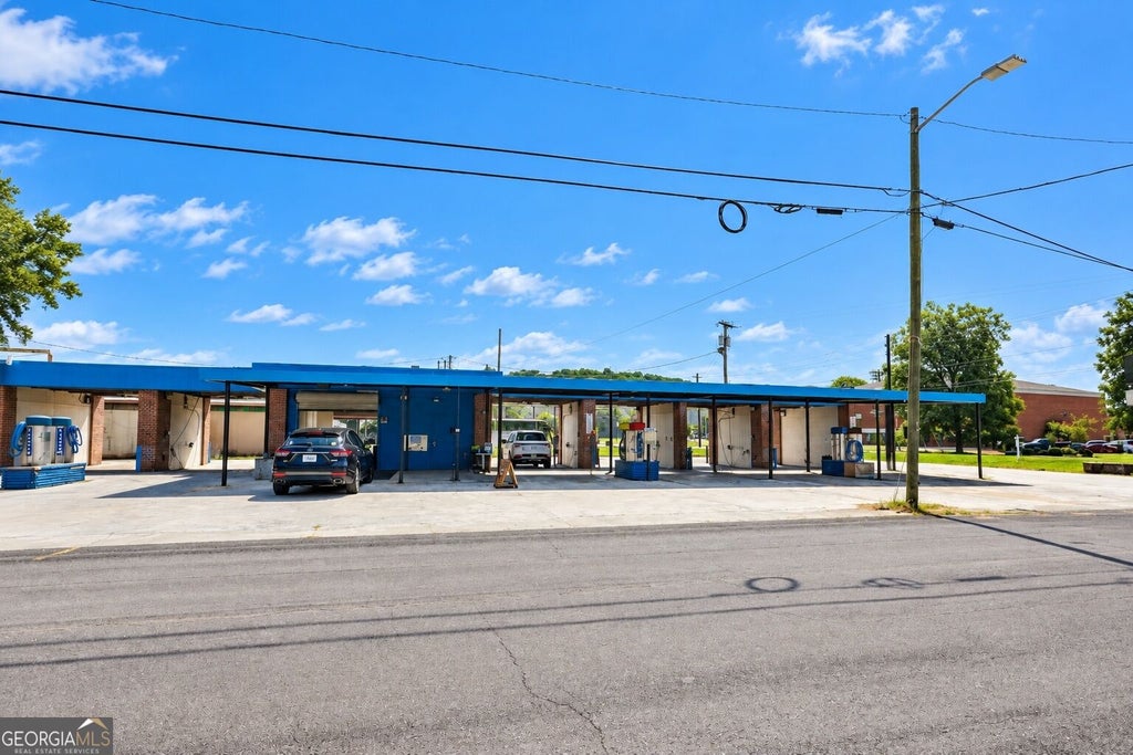 Photo of 102 S Fair St, Calhoun, GA 30071 (MLS # 10842150)