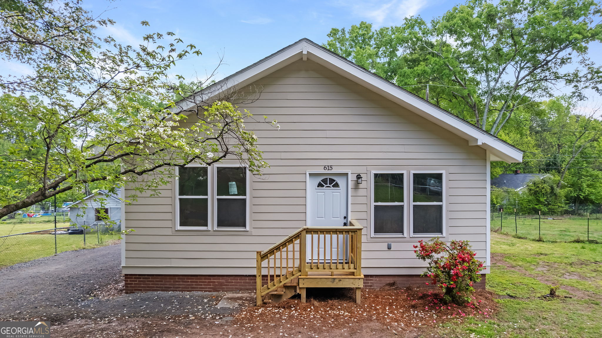 615 3rd - Shannon ST NE