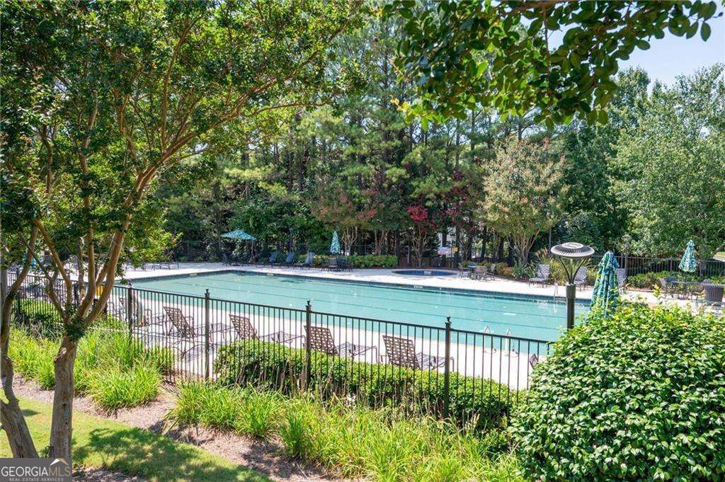 4003 Maple Ridge LN NW