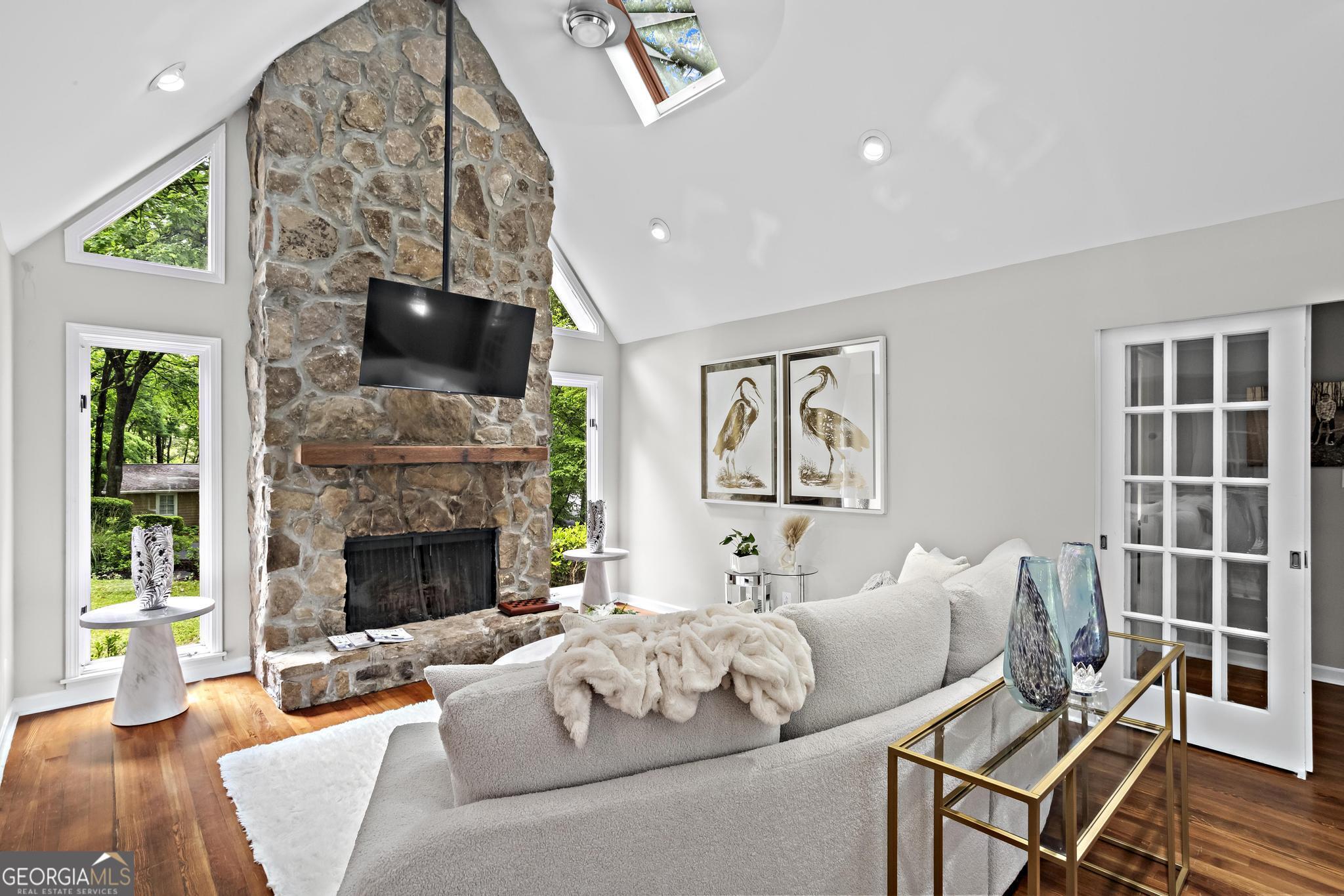 413 Sassafras RD