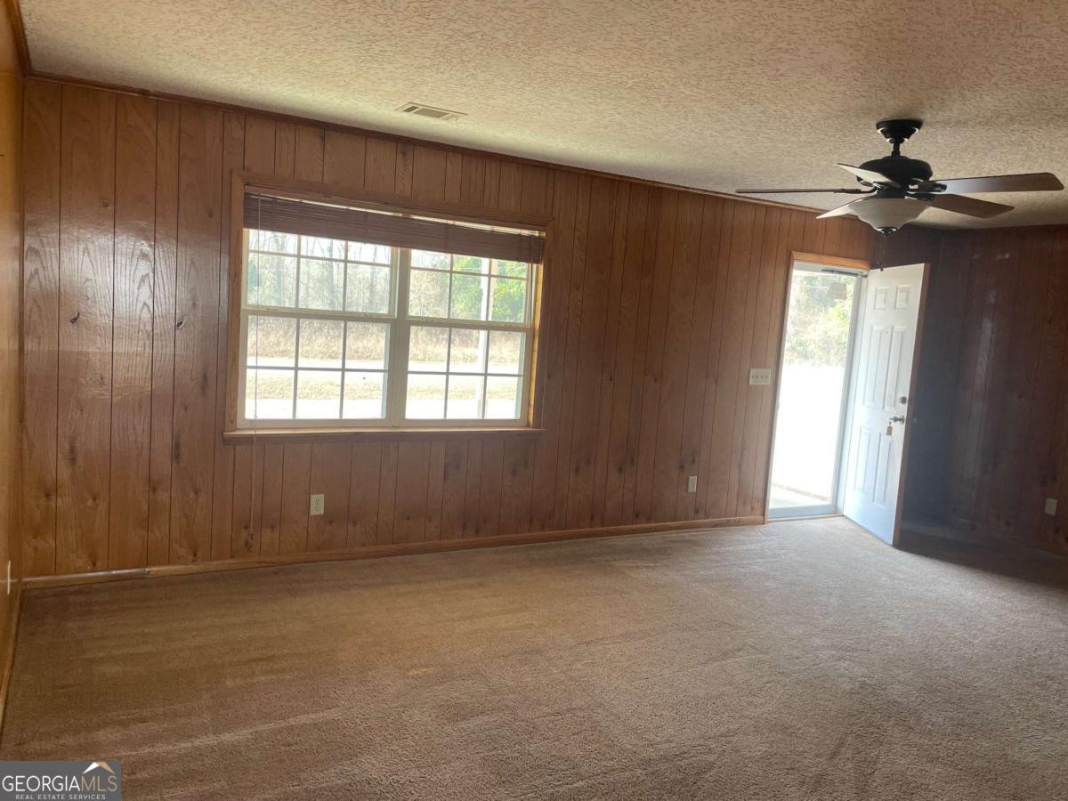 109 Lincoln DR