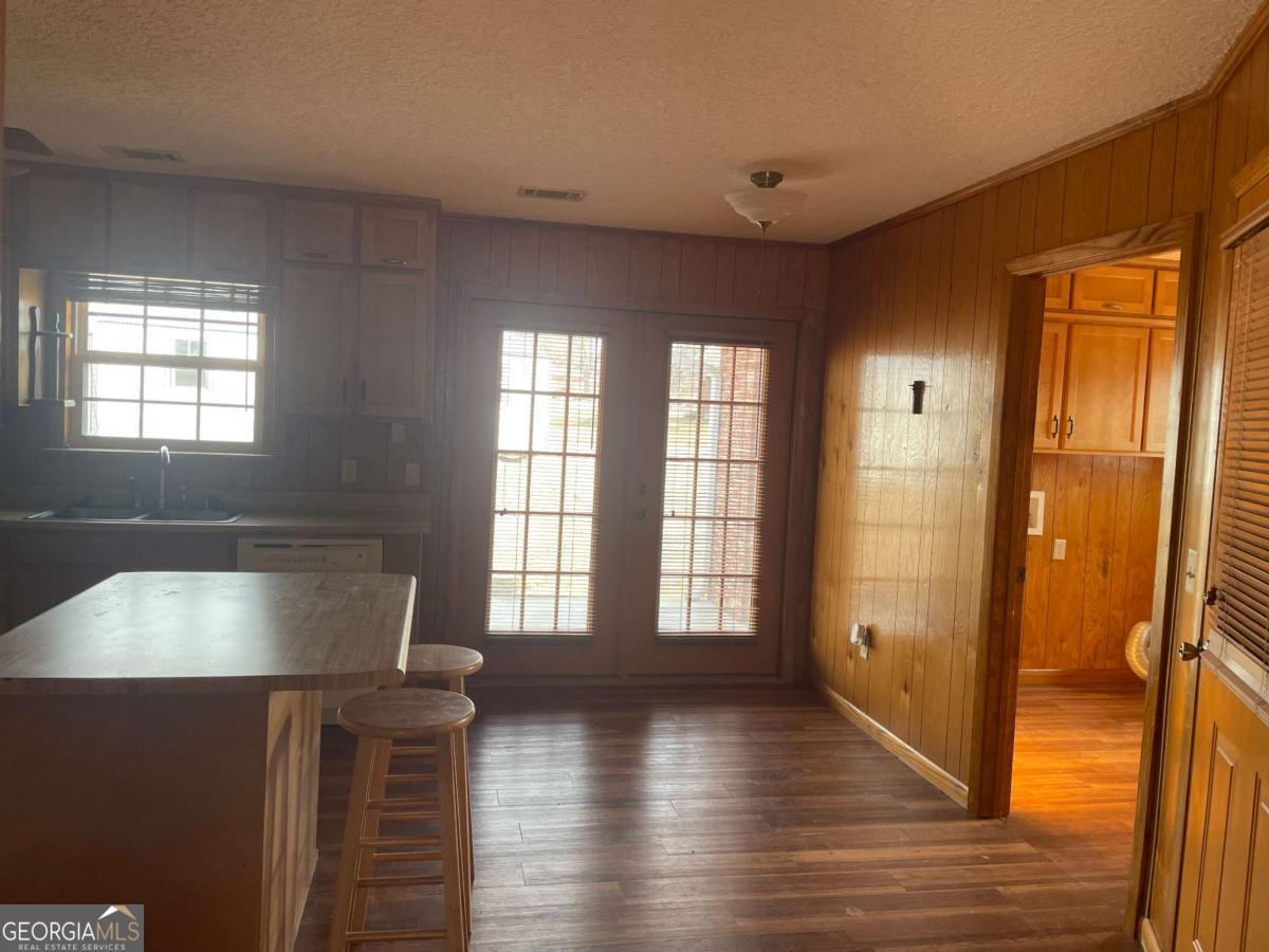 109 Lincoln DR