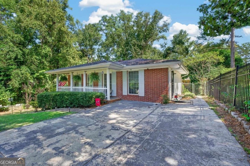 Photo of 114 SW Sycamore Road, Milledgeville, GA 31061 (MLS # 10853625)